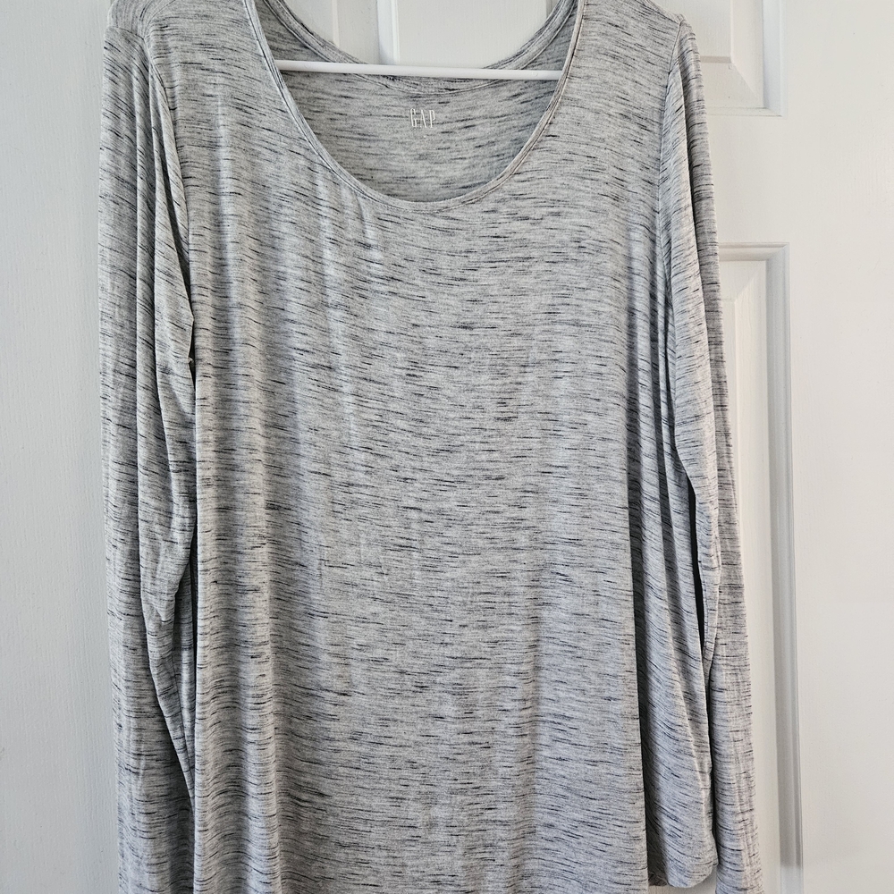 GAP Heather Gray Long Sleeve Women's Tee